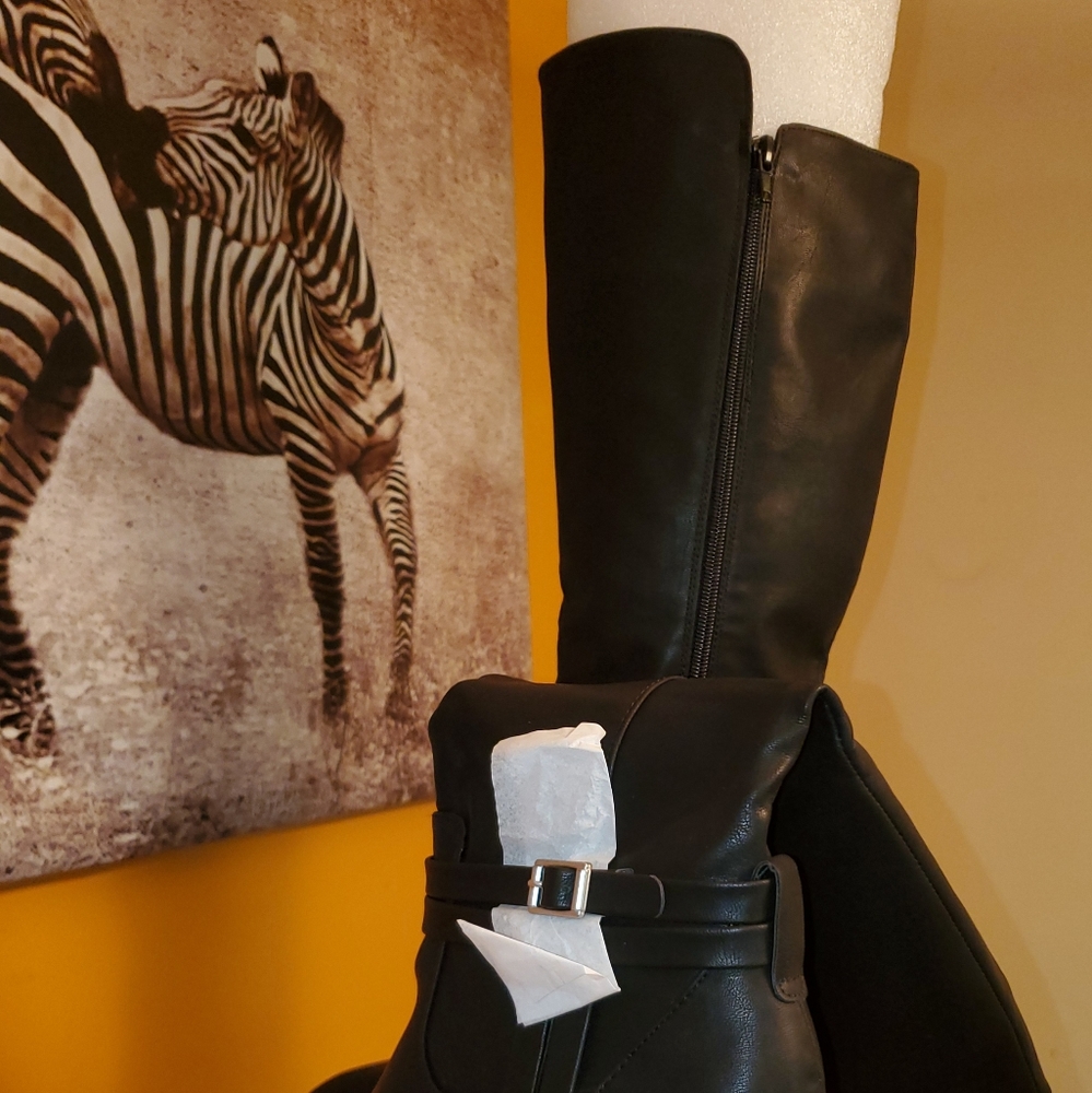 Boots - Picture 3 of 4